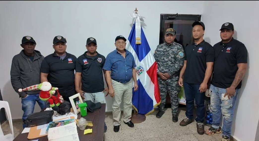 *Alcalde Virgilio Cruz pone en servicio nuevos miembros de la Policía Municipal en Las Matas de Santa Cruz*
